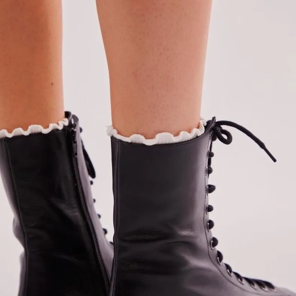 Free People Boxing Day Lace Up Flat Boot Black Leather Inside Zipper - Picture 5 of 9